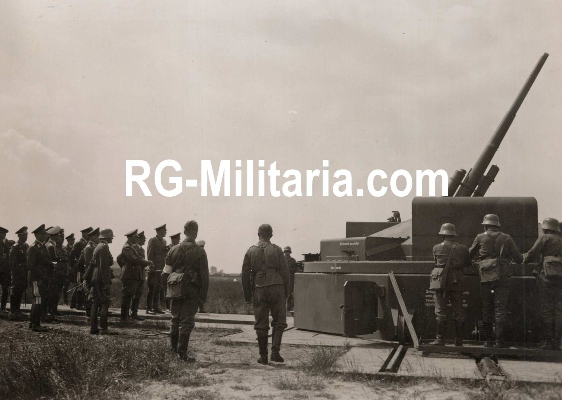 Original WW2 German Press Photo - Adolf Hitler and Hermann Göring inspecting an Artillery canon