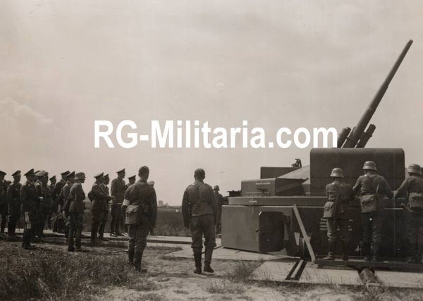 Original WW2 German Press Photo - Adolf Hitler and Hermann Göring inspecting an Artillery canon