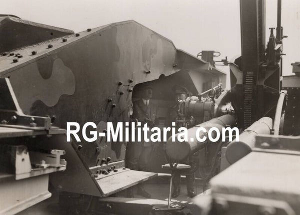 Original WW2 German Press Photo - Adolf Hitler and Hermann Göring inspecting an Artillery canon