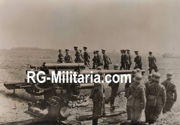 Original WW2 German Press Photo - Adolf Hitler and Hermann Göring inspecting an Artillery canon