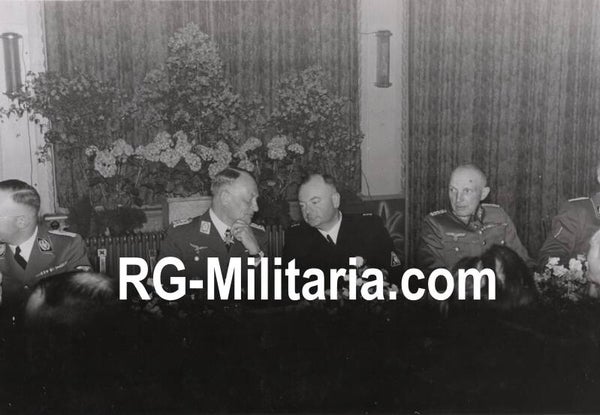 Original WW2 German Press Photo - Heinrich Himmler, Friedrich Christiansen, and Anton Mussert dining, Kasteel Oud Wassenaar (1942)