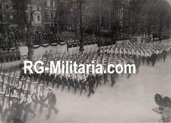 Original WW2 German Press Photo - KM Kriegsmarine parade on Adolf Hitler's birthday, Wilhelmplatz, Berlin (1937)