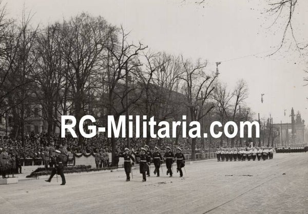 Original WW2 German Press Photo - KM Kriegsmarine parade on Adolf Hitler's birthday, Wilhelmplatz, Berlin (1937)