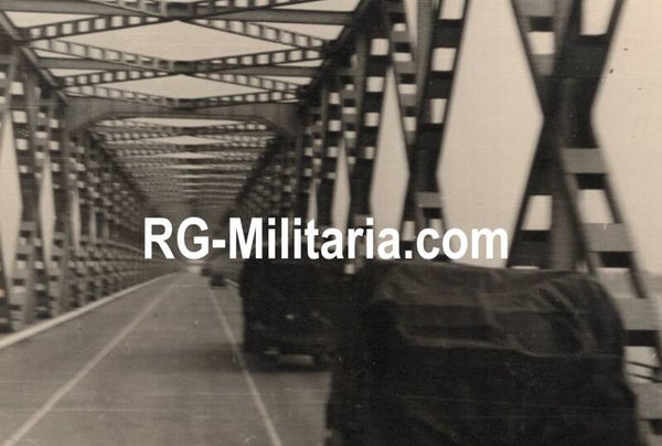 Original WW2 German Photo - Wehrmacht vehicles cross the Moerdijkbrug, Holland, May (1940)