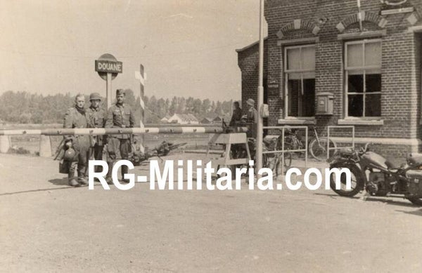 Original WW2 German Photo - Dutch Belgian border at Roosteren, Holland and Maaseik, Belgium, May (1940)