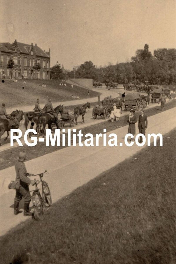 Original WW2 German Photo - German soldiers driving into Rotterdam, Holland, May (1940)