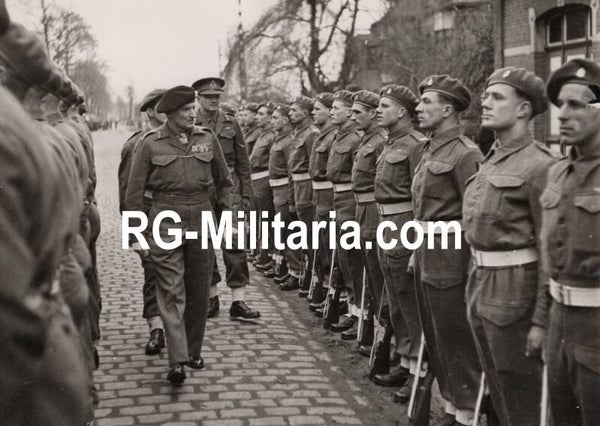 Original WW2 British Press Photo - General Montgomery inspecting the Desert Rats, Germany (1945)