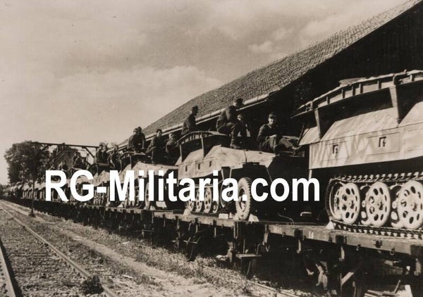 Original WW2 German Press Photo - German Panzer Sd.Kfz 251 at the Eastern Front (1944)