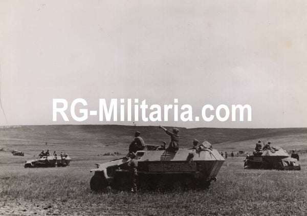 Original WW2 German Press Photo - German Panzer Sd.Kfz 251 at the Eastern Front (1944)