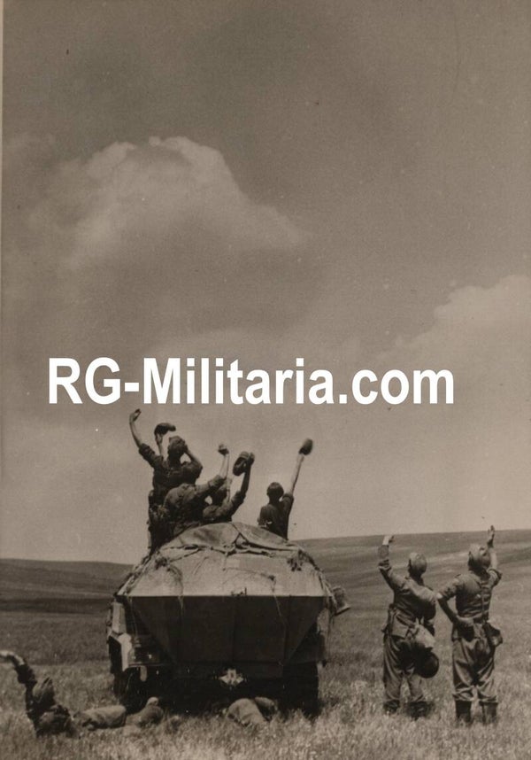 Original WW2 German Press Photo - German Panzer Sd.Kfz 251 at the Eastern Front (1944)