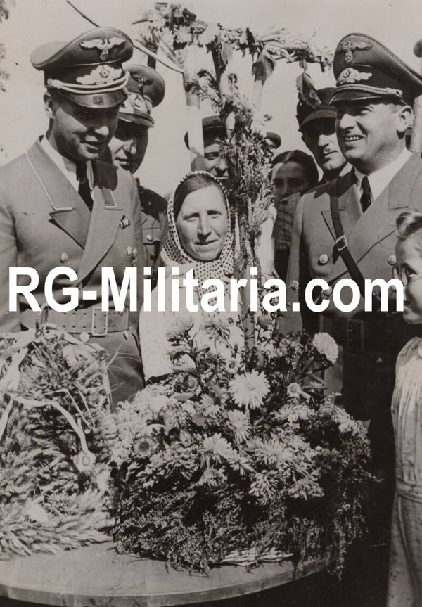 Original WW2 German Press Photo - Harvest Festival in Poland with Generalgouverneur Dr. Hans Frank and Präsident Ernährung und Landwirtschaft Naumann (1943)
