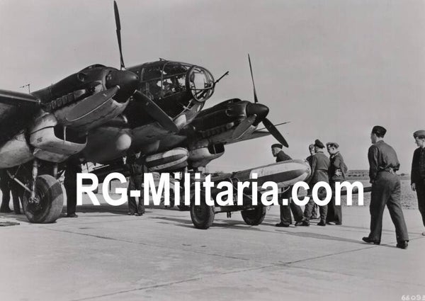 Original WW2 German Press Photo - Luftwaffe airplane Heinkel He 111 with bombs (1941)