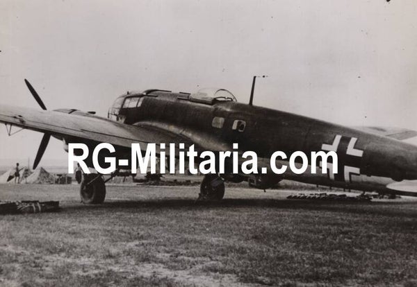 Original WW2 German Press Photo - Luftwaffe airplane Heinkel He 111 off to London (1941)