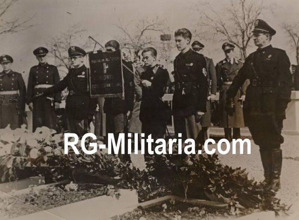 Original WW2 German Press Photo - German Italian Student movement honouring the fallen soldiers in Spain (1943)