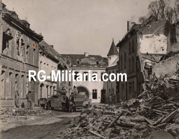 Original WW2 British Press Photo - British troops in Heinsberg (1945)