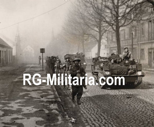 Original WW2 British Press Photo - British troops in Germany (1945)