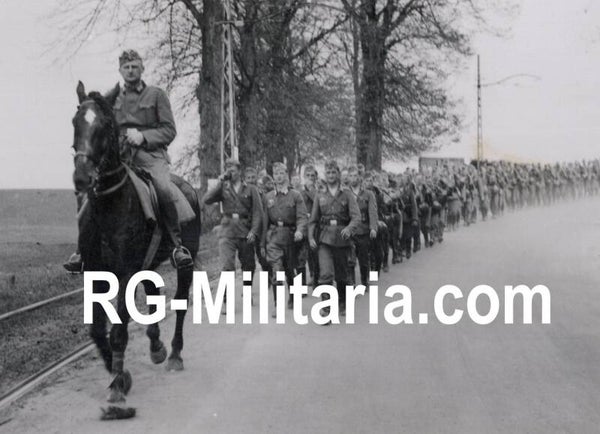 Original WW2 German Photo - German soldiers cross the Dutch border, Holland, May (1940)
