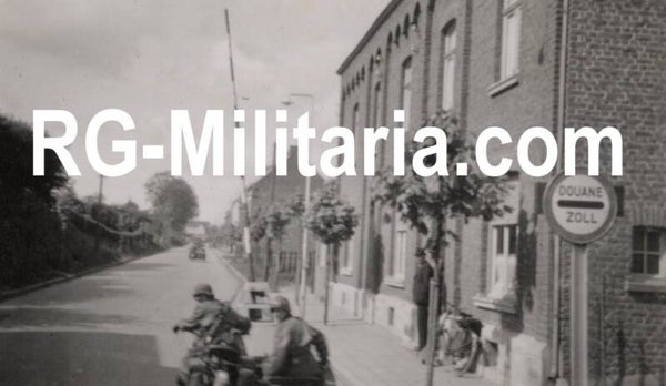 Original WW2 German Photo - German soldiers on motorcycles cross the Dutch border, Holland, May (1940)