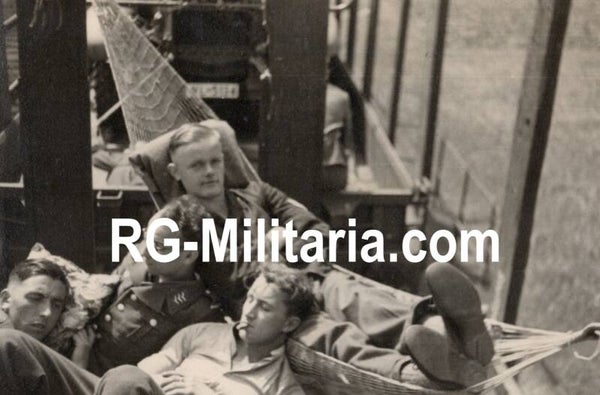 Original WW2 German Photo - German soldiers heading to Holland (1940)