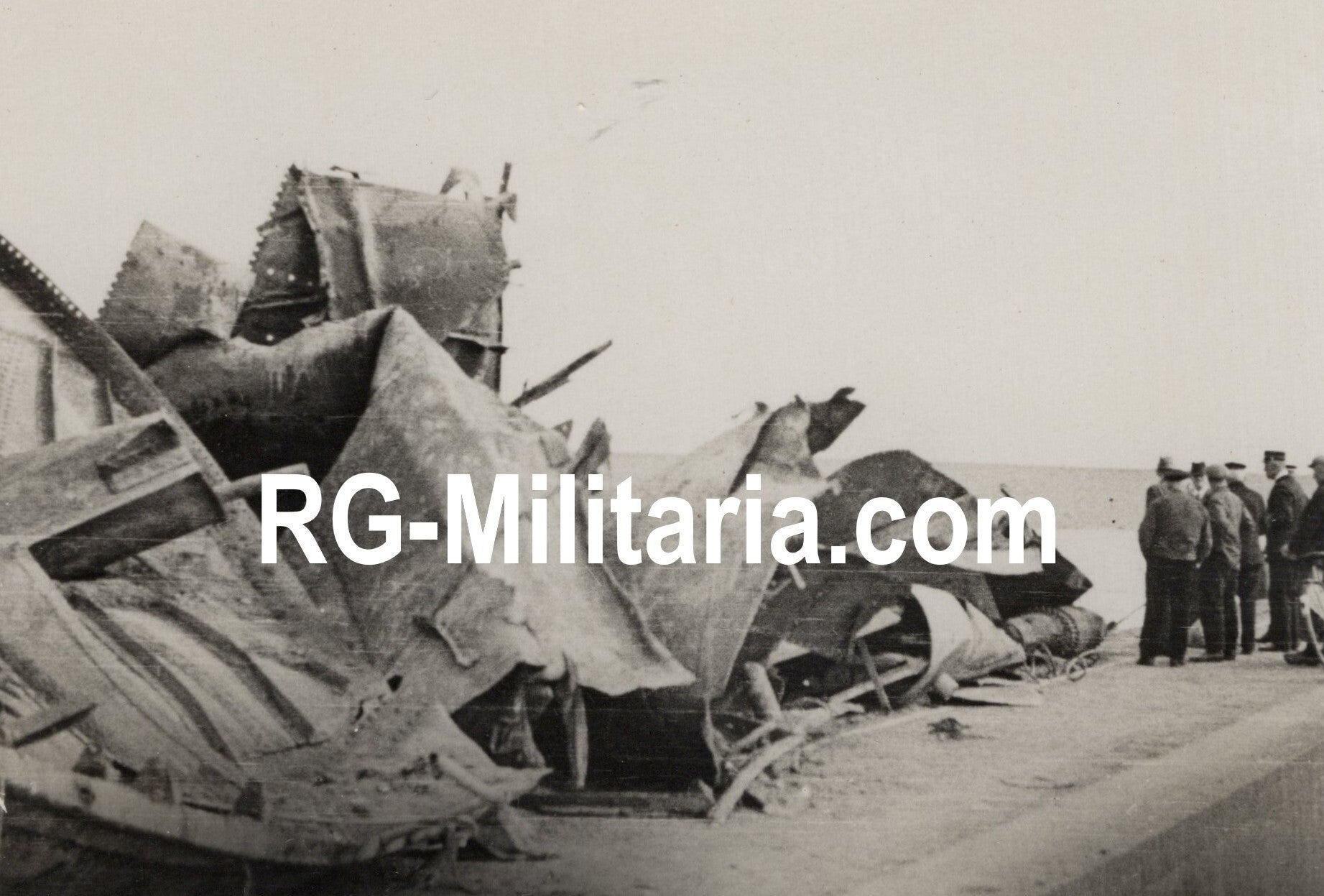 Original WW2 German Photo - Remains of a Dutch ship at the Stavoren coast, Friesland, Holland (1940)