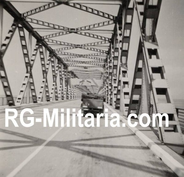 Original WW2 German Photo - Wehrmacht vehicles cross the Moerdijkbrug, Holland