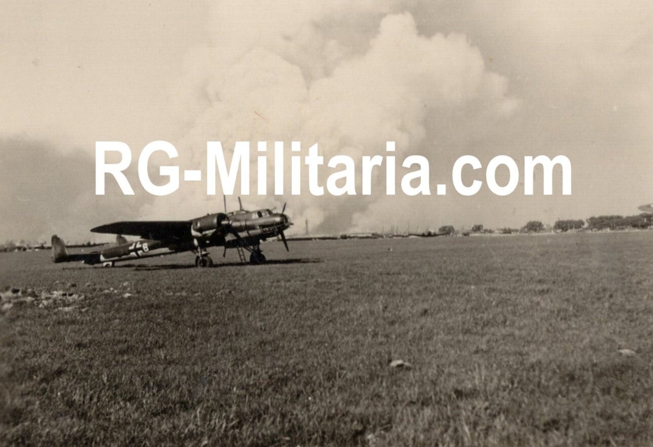Original WW2 German Photo - Burning harbor of bombed Rotterdam, Dornier Do-17, airfield Waalhaven, Blitzkrieg Holland (1940)