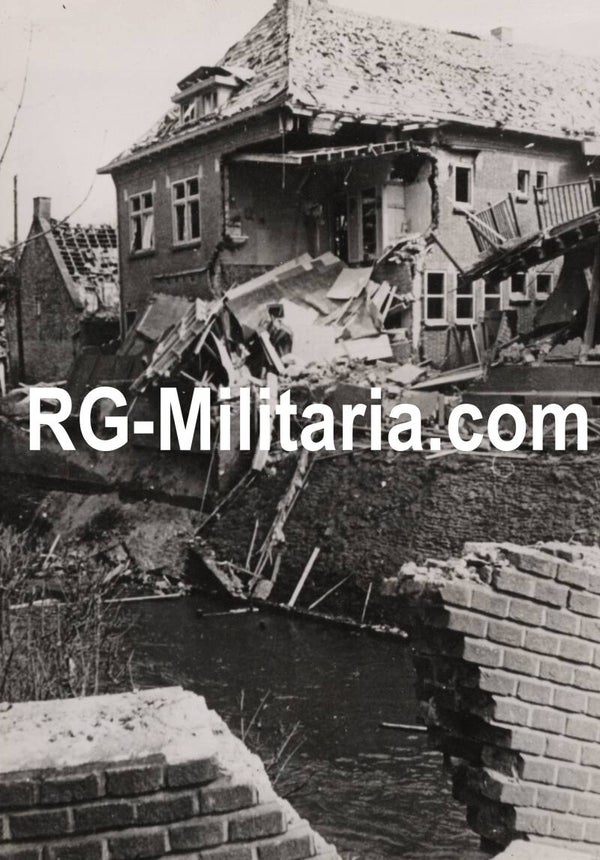 Original WW2 German Press Photo - Blown up bridge and hotel Jilesen, Veghel, Holland, May (1940)