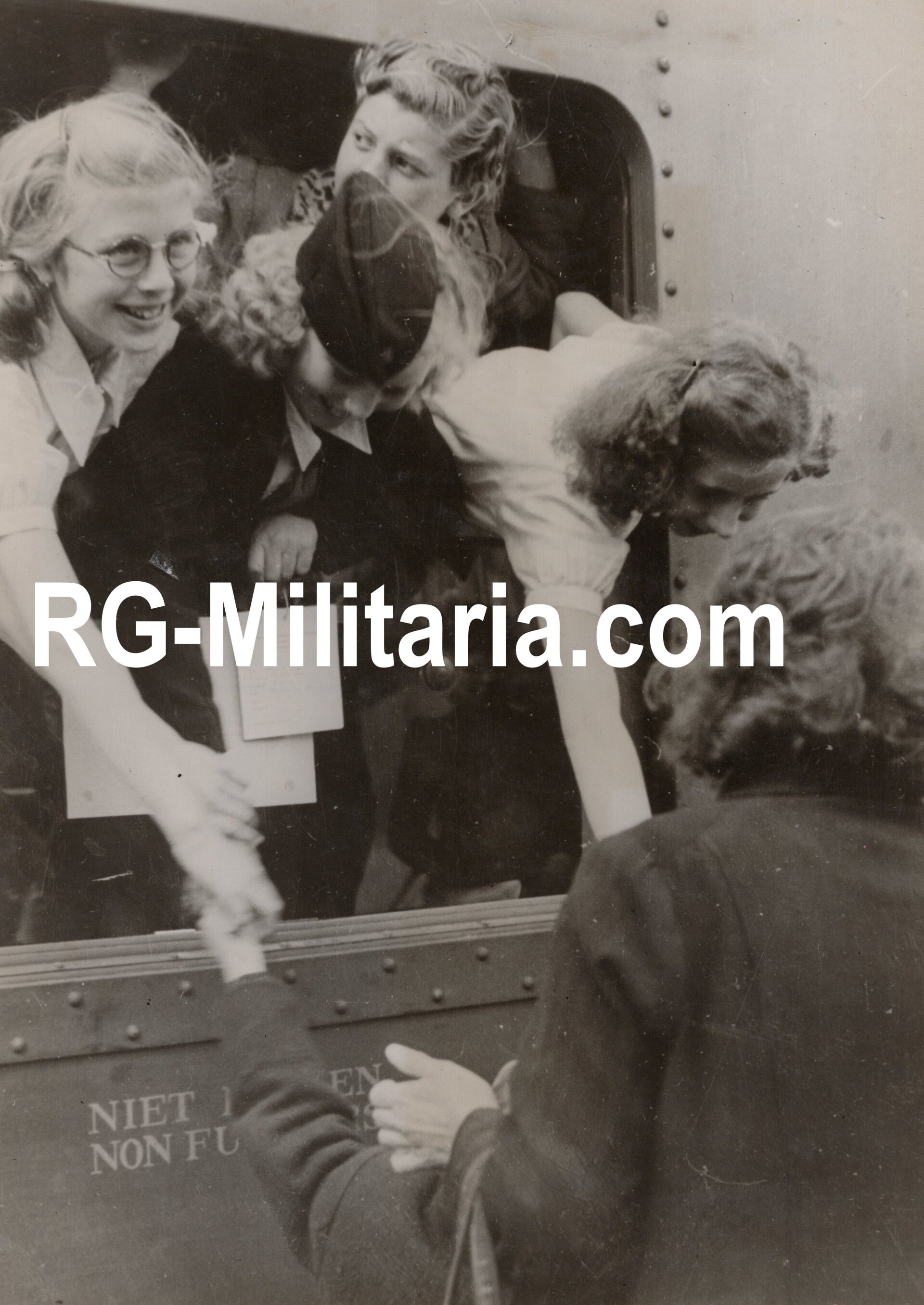 Original WW2 German Press Photo - Flemish children going to HJ-Heimen in Germany, Brussels, Belgium