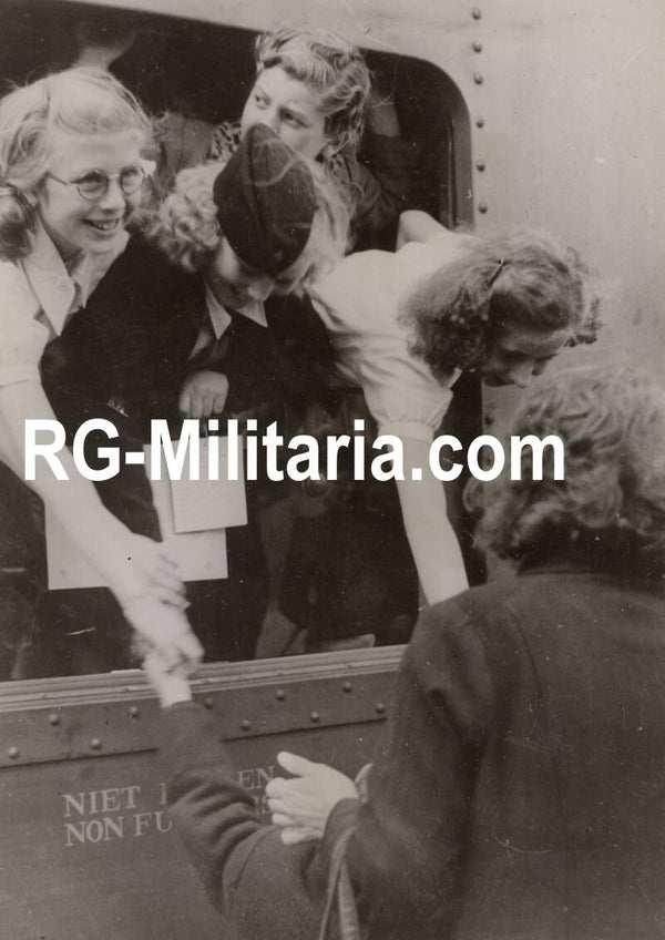 Original WW2 German Press Photo - Flemish children going to HJ-Heimen in Germany, Brussels, Belgium