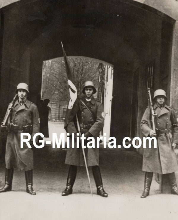 Original WW2 French Press Photo - Anschluss Austria SS and SA soldiers on guard in Vienna (1938)