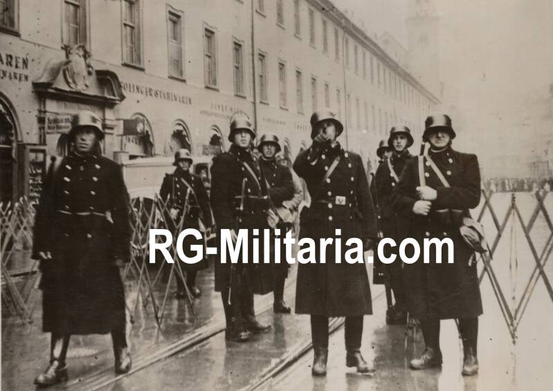 Original WW2 French Press Photo - Anschluss Austria soldiers on guard in Innsbruck (1938)