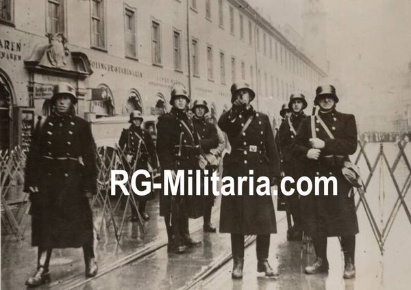 Original WW2 French Press Photo - Anschluss Austria soldiers on guard in Innsbruck (1938)