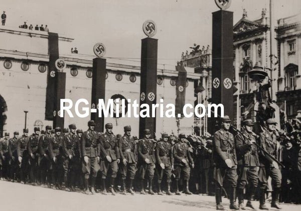 Original WW2 French Press Photo - Anschluss Austria Austrian NSDAP marching in Vienna (1938)