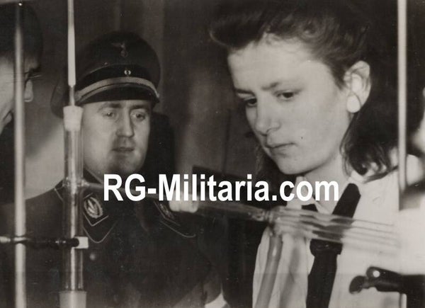 Original WW2 German Press Photo - Reichsjugendführer Arthur Axmann during the Kriegsberufswettkampf der Deutschen Jugend (1944)