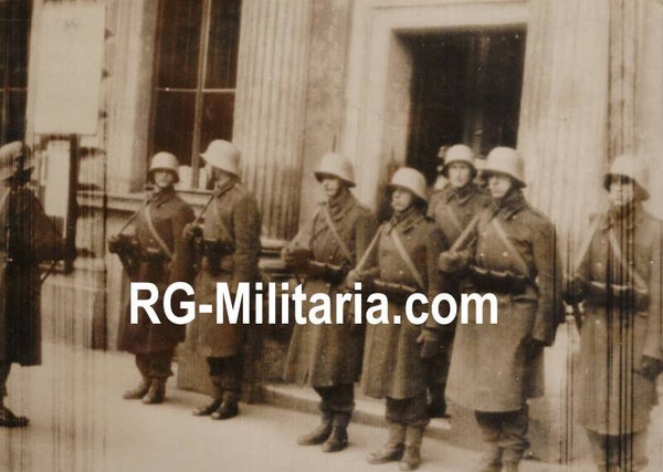 Original WW2 French Press Photo - Anschluss Austria soldiers on guard in Vienna (1938)
