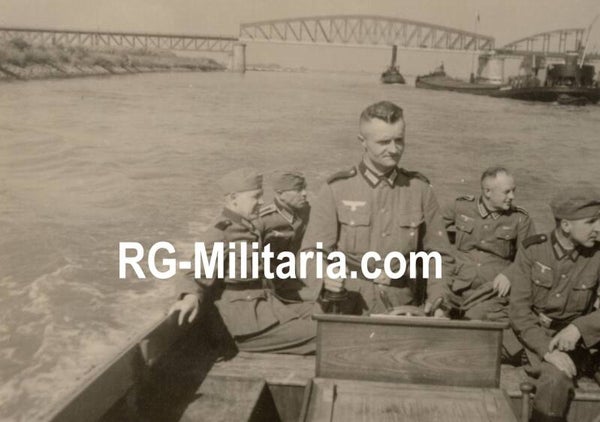 Original WW2 German Photo - German soldiers on a boat, Holland (1940)