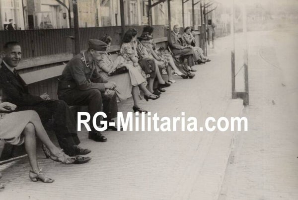 Original WW2 German Photo - German soldier at a Dutch train station, Holland