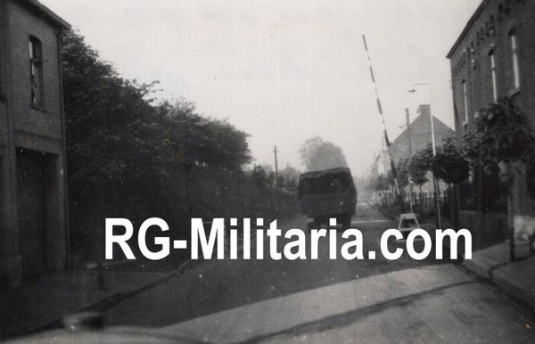 Original WW2 German Photo - German soldiers crossing the Dutch border, Holland, May (1940)
