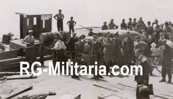 Original WW2 German Photo - German soldiers crossing the Maas near Utrecht, Holland, May (1940)