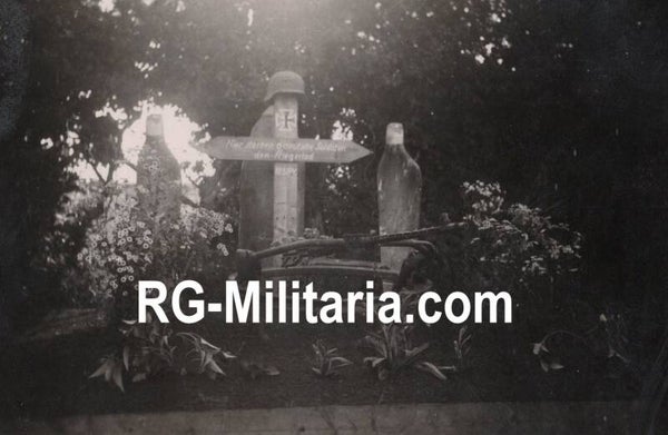 Original WW2 German Photo - Monument of a crashed Junkers, Holland, May (1940)