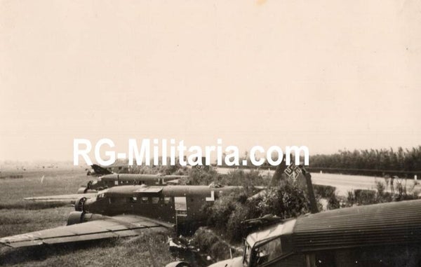Original WW2 German Photo - Rijksweg Rotterdam, The Hague with landed Junkers JU 52 airplane, Blitzkrieg May, Holland (1940)