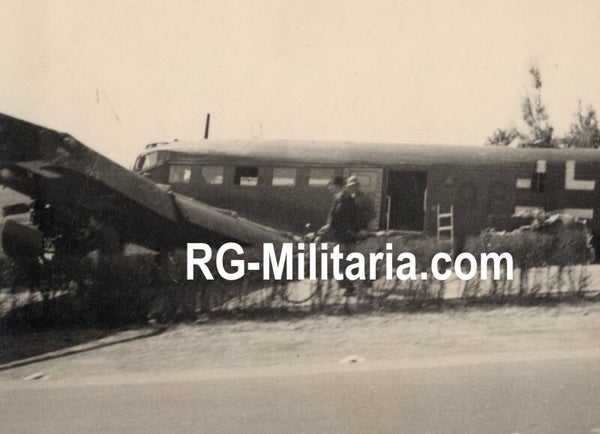 Original WW2 German Photo - Rijksweg Rotterdam, The Hague with landed Junkers JU 52 airplane, Blitzkrieg May, Holland (1940)