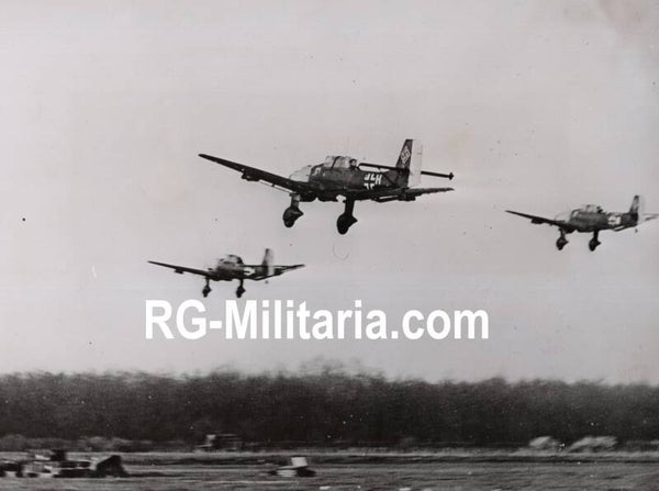 Original WW2 German Press Photo - Luftwaffe Stuka airplanes in Belgrade (1941)
