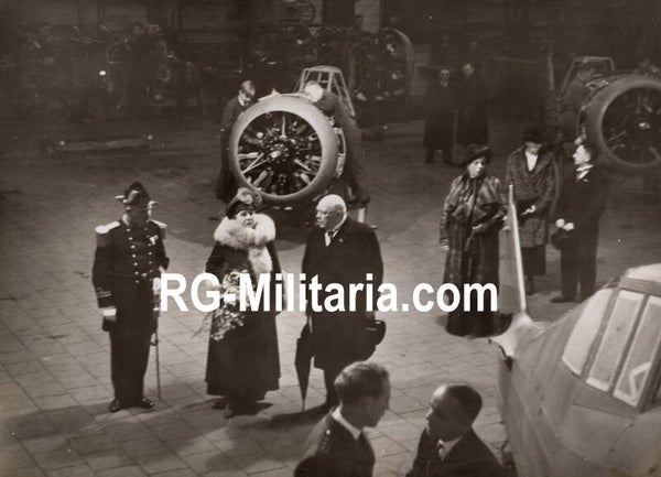 Original WW2 Dutch Press Photo - Queen Wilhelmina visits the D21 assembly line at the Fokker factory, Papaverweg, Amsterdam (1938)