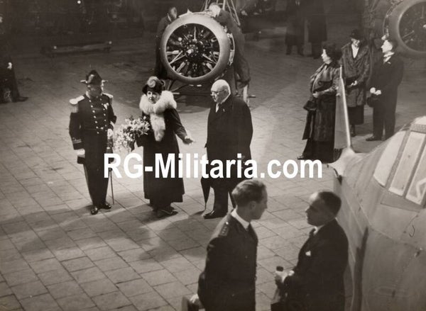 Original WW2 Dutch Press Photo - Queen Wilhelmina visits the D21 assembly line at the Fokker factory, Papaverweg, Amsterdam (1938)