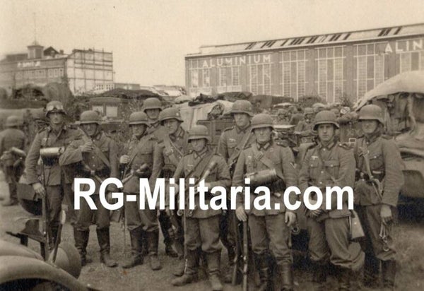 Original WW2 German Photo - German troops gathered in Rotterdam Zuid, May, Holland (1940)