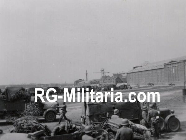 Original WW2 German Photo - German troops gathered in Rotterdam Zuid, May, Holland (1940)