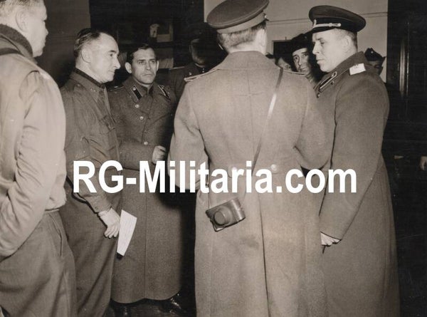 Original WW2 US Press Photo - Russian officers in Kerkrade, Holland (1945)