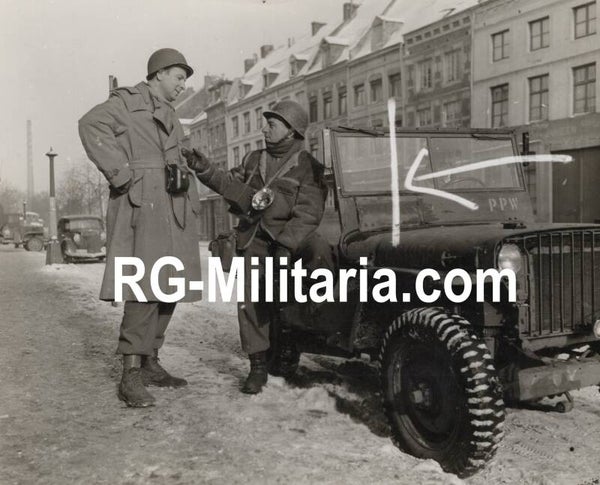 Original WW2 US Press Photo - US soldiers with a willy Jeep in Maastricht, Holland (1945)