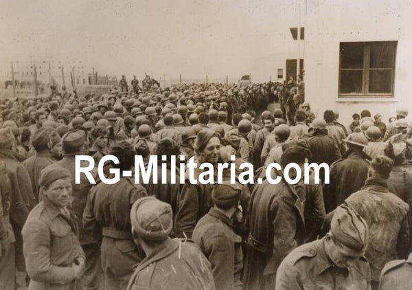 Original WW2 German Press Photo - US and British POW soldiers in Rome (1944)